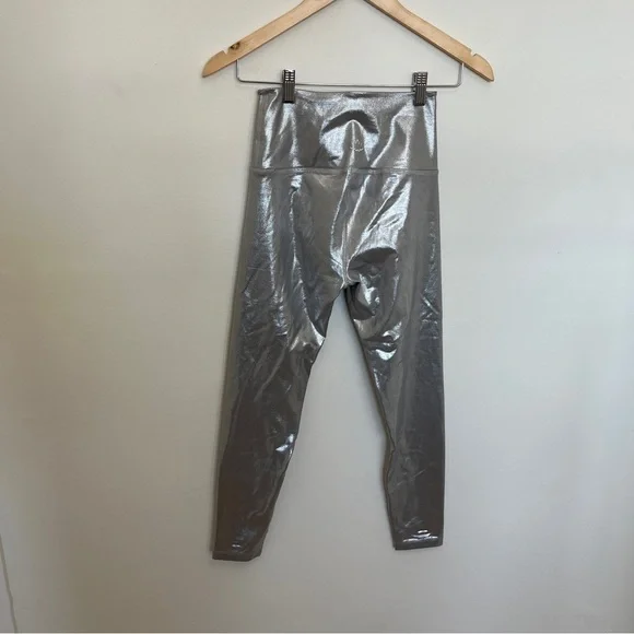 Beyond Yoga High-Waisted Midi Leggings in Silver Size Small NWOT - Picture 5 of 6